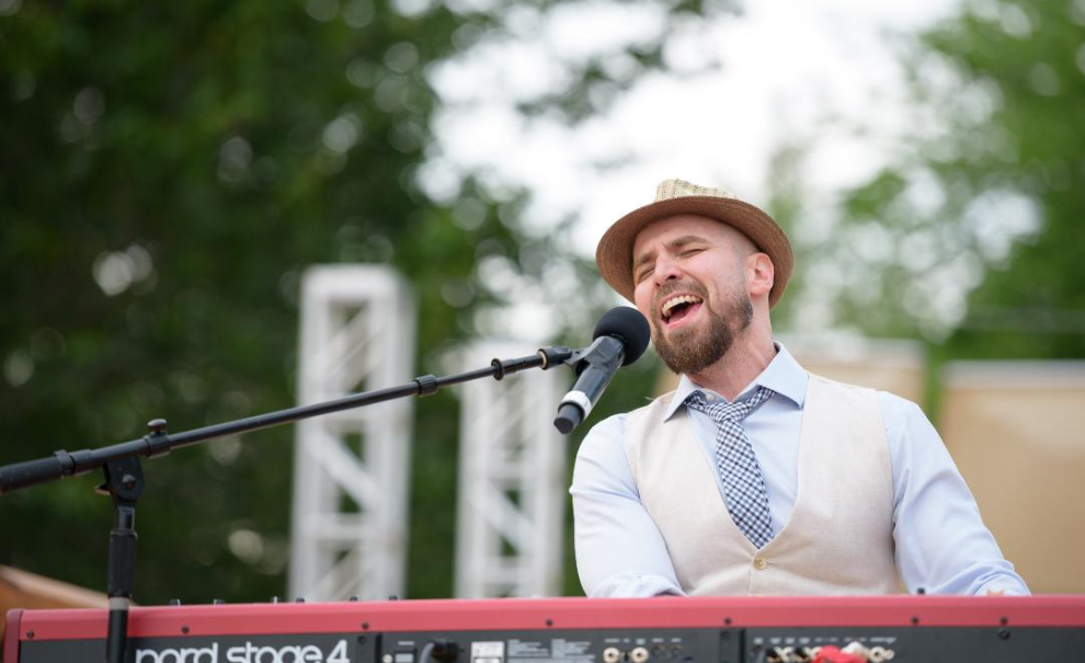 arthur migliazzo singing and playing keyboard