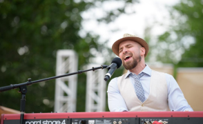 arthur migliazzo singing and playing keyboard